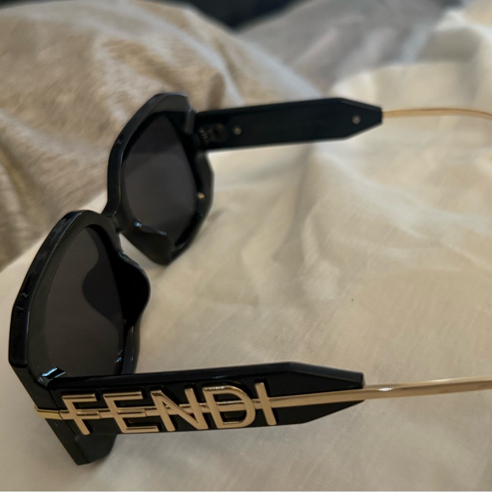 Fendi Women's Sunglasses with Black Frame and Gold Arms